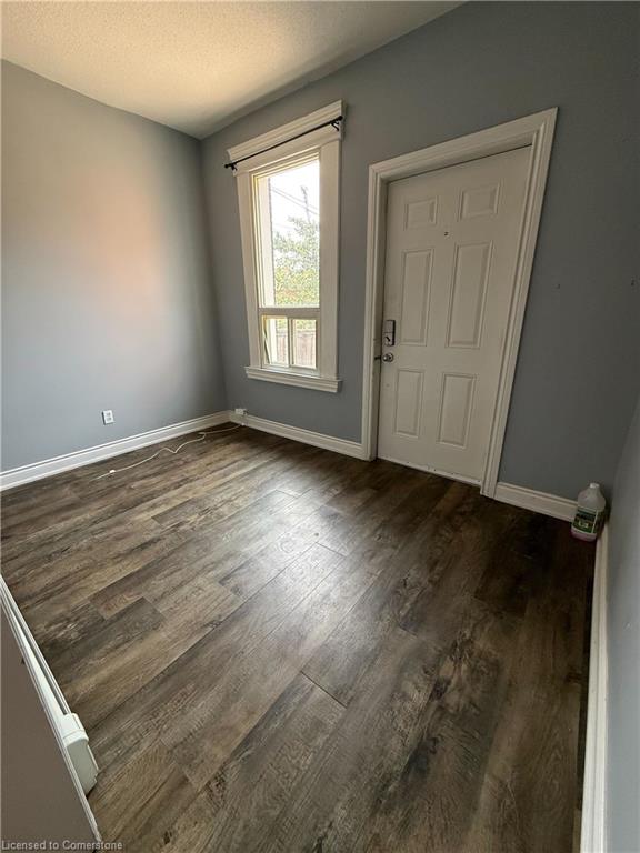 590 Main Street E Property Photo 23