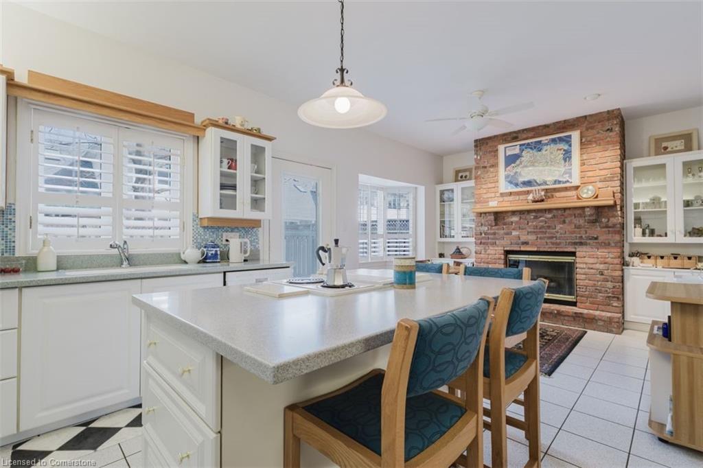 2-2407 Woodward Avenue Property Photo 7