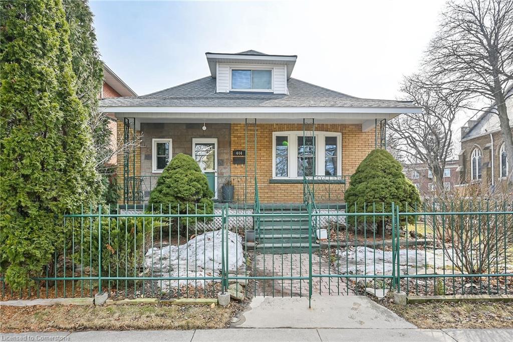 444 Maple Avenue Property Photo