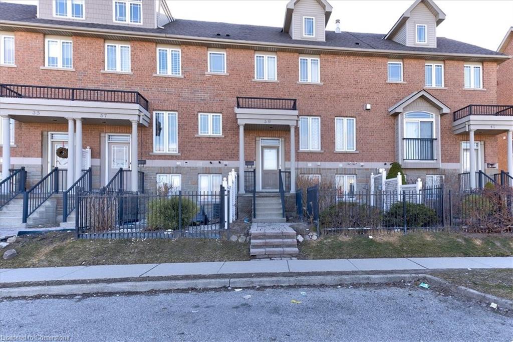 39 Wellington Street S Property Photo