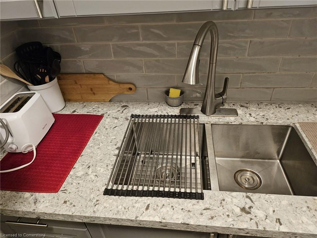 15 Ainslie Street N Property Photo 10