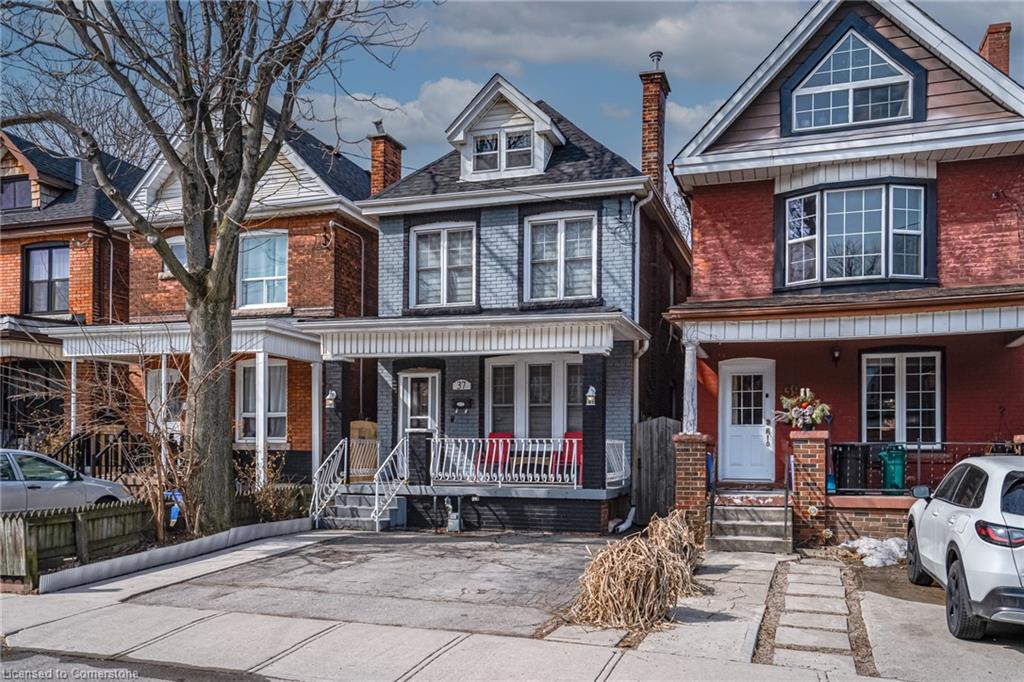 37 Holton Avenue N Property Photo
