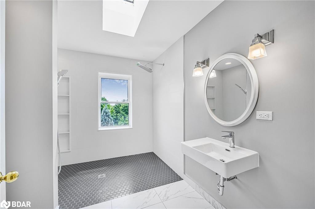 5992 Eighth Line Property Photo 13
