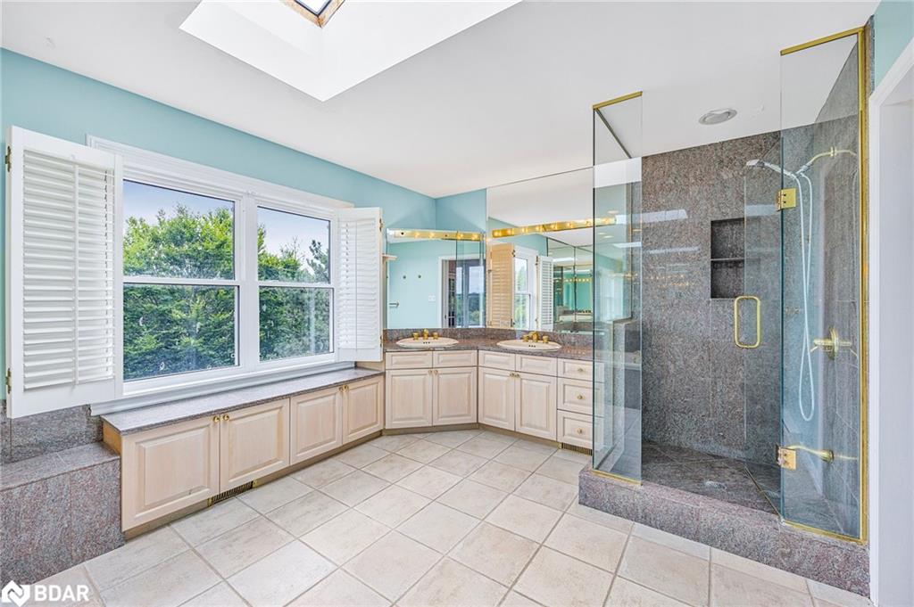 5992 Eighth Line Property Photo 16