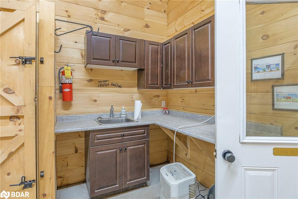 5992 Eighth Line Property Photo 32