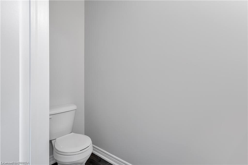 96 Sovereign Street W Property Photo 6