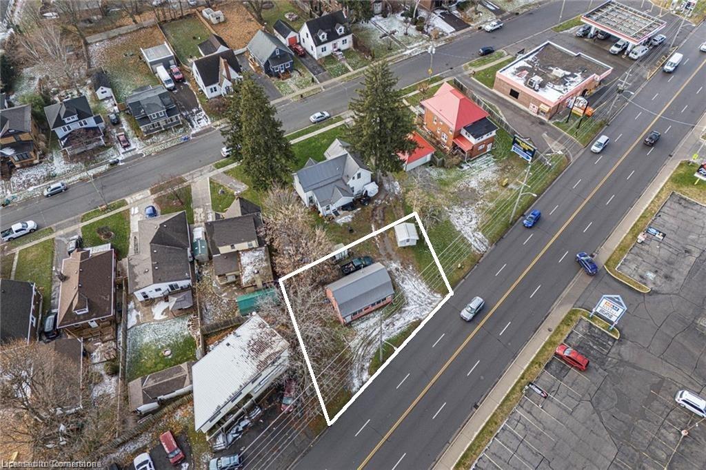 88 Queensway Street W Property Photo 2