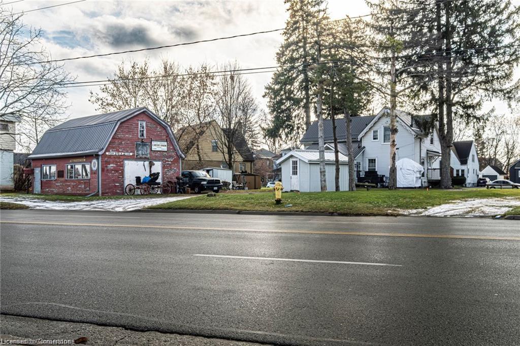 88 Queensway Street W Property Photo 4