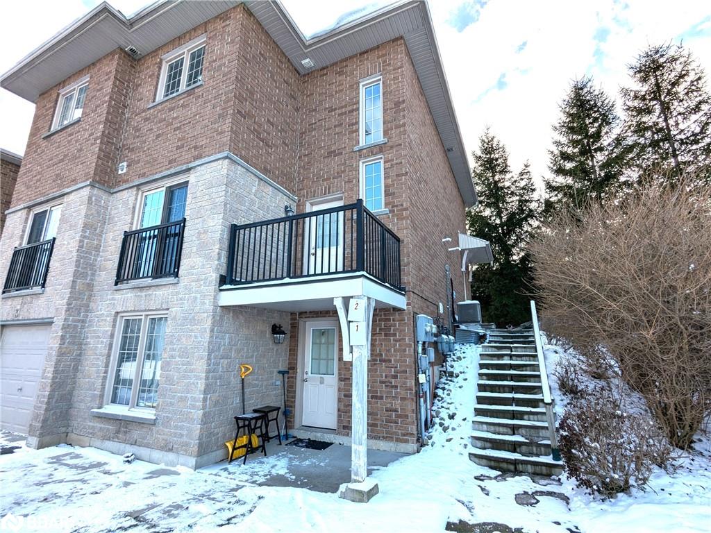 2-175 Stanley Street Street Property Photo