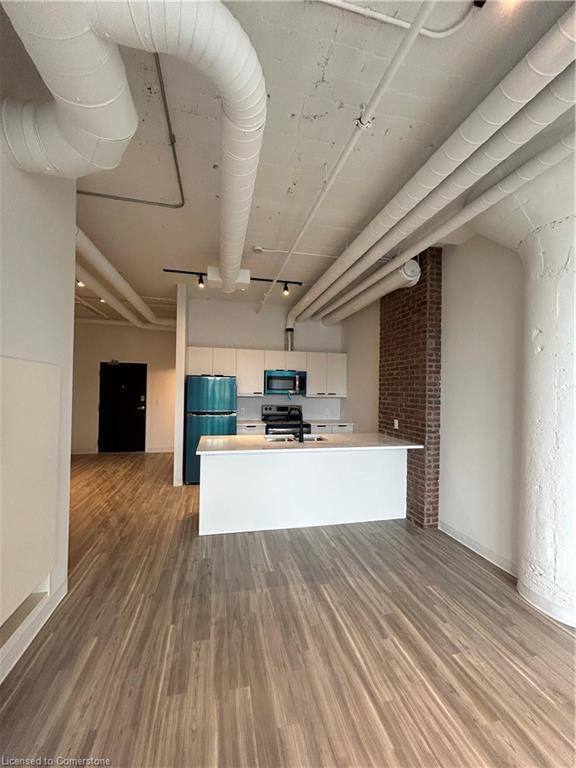 212-120 Huron Street Property Photo