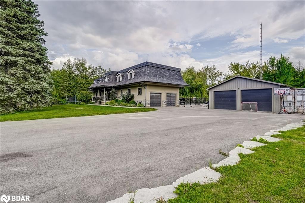 2749 13th Line Property Photo