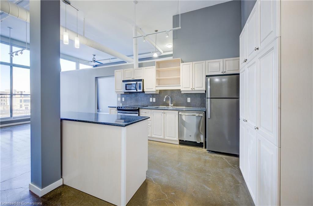 526-404 King Street W Property Photo