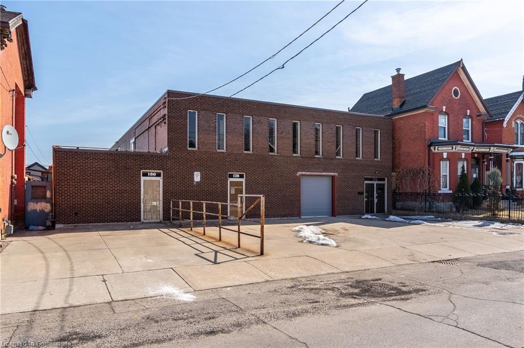180 Mary Street Property Photo 3