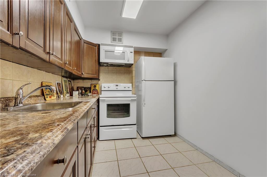 756-24 Southport Street Property Photo 16