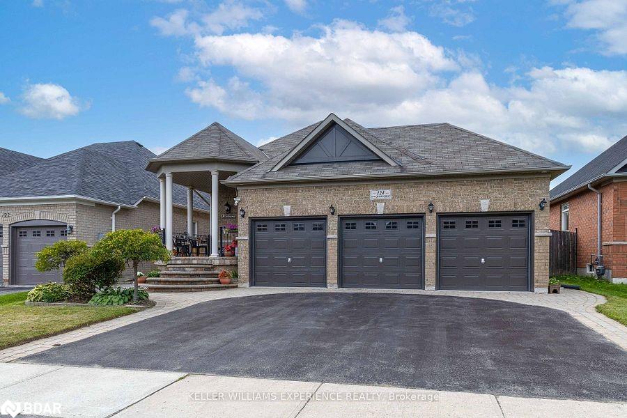 124 The Queensway Property Photo