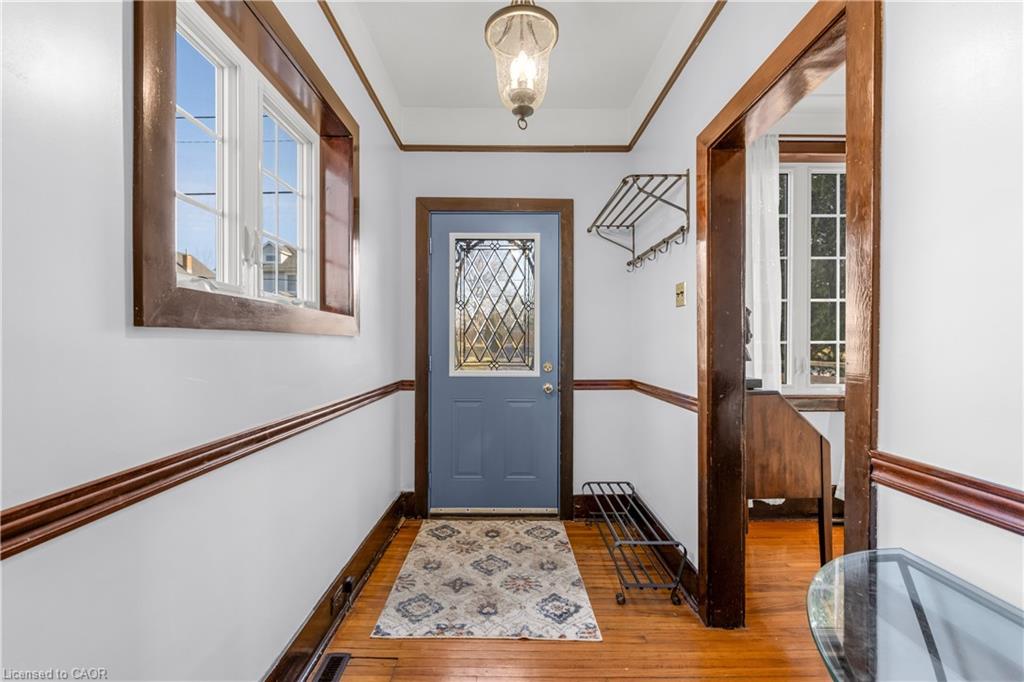 299 Caithness Street E Property Photo 3