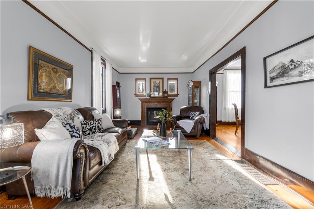 299 Caithness Street E Property Photo 4