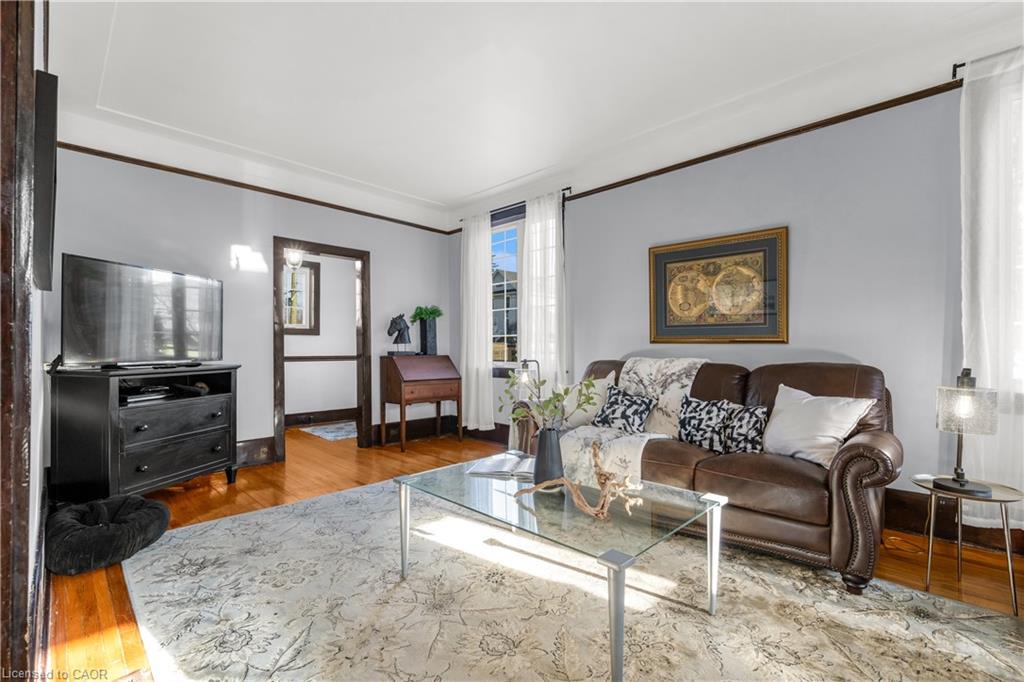 299 Caithness Street E Property Photo 5