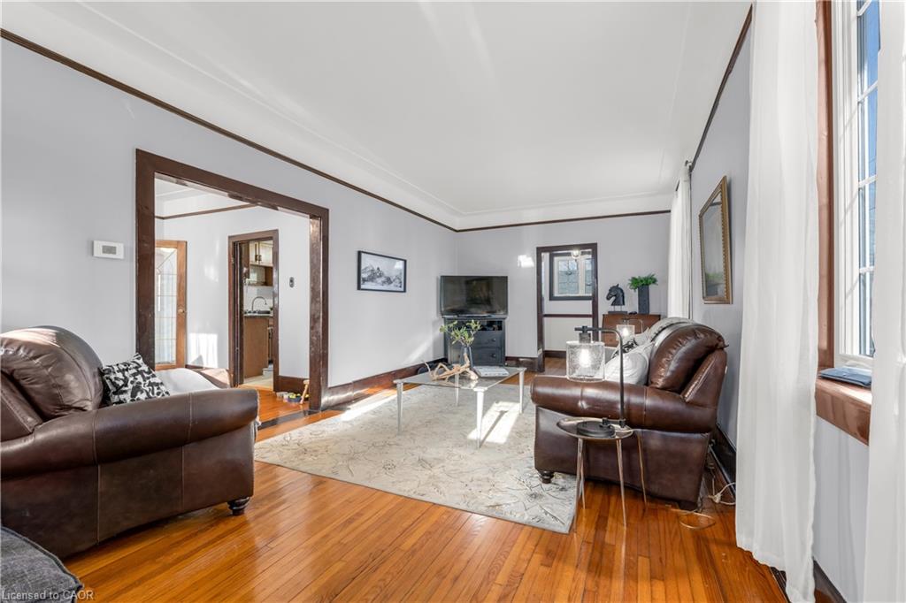 299 Caithness Street E Property Photo 6