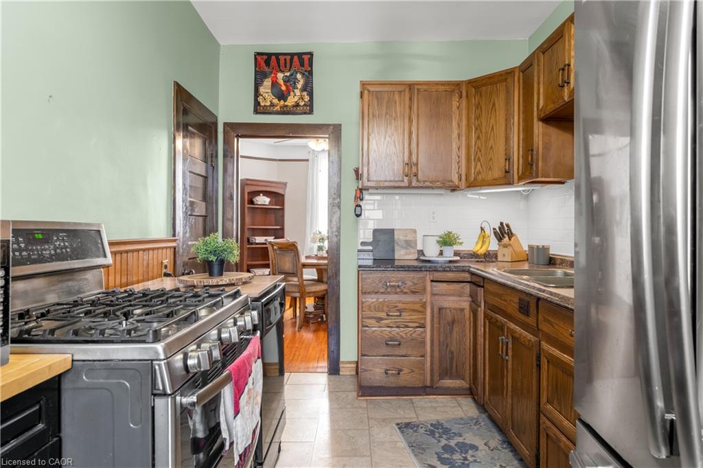 299 Caithness Street E Property Photo 10