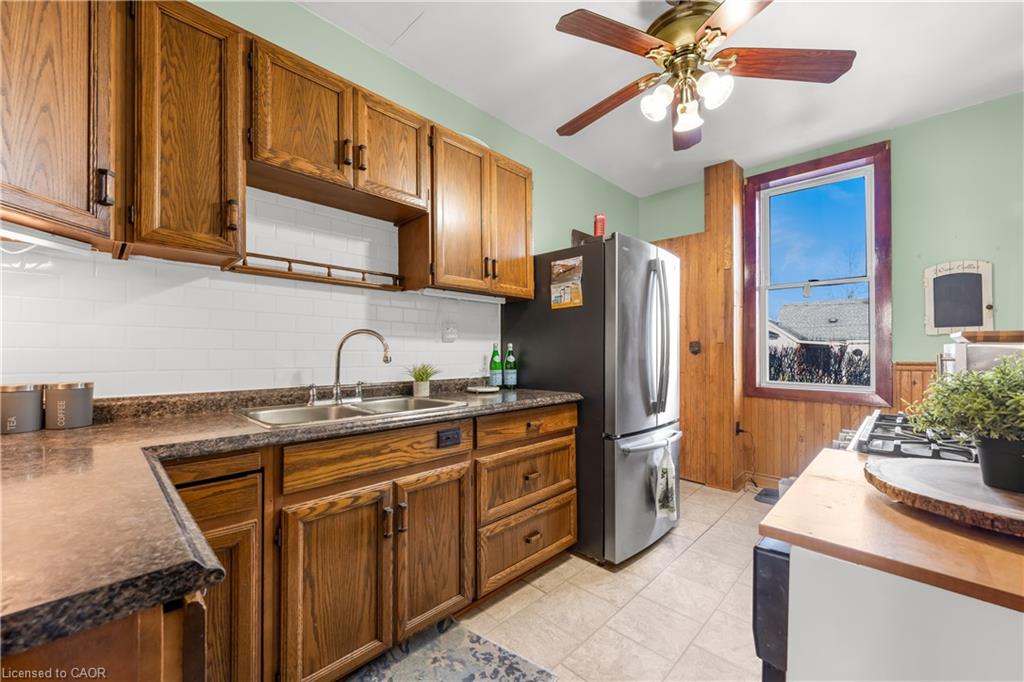 299 Caithness Street E Property Photo 11