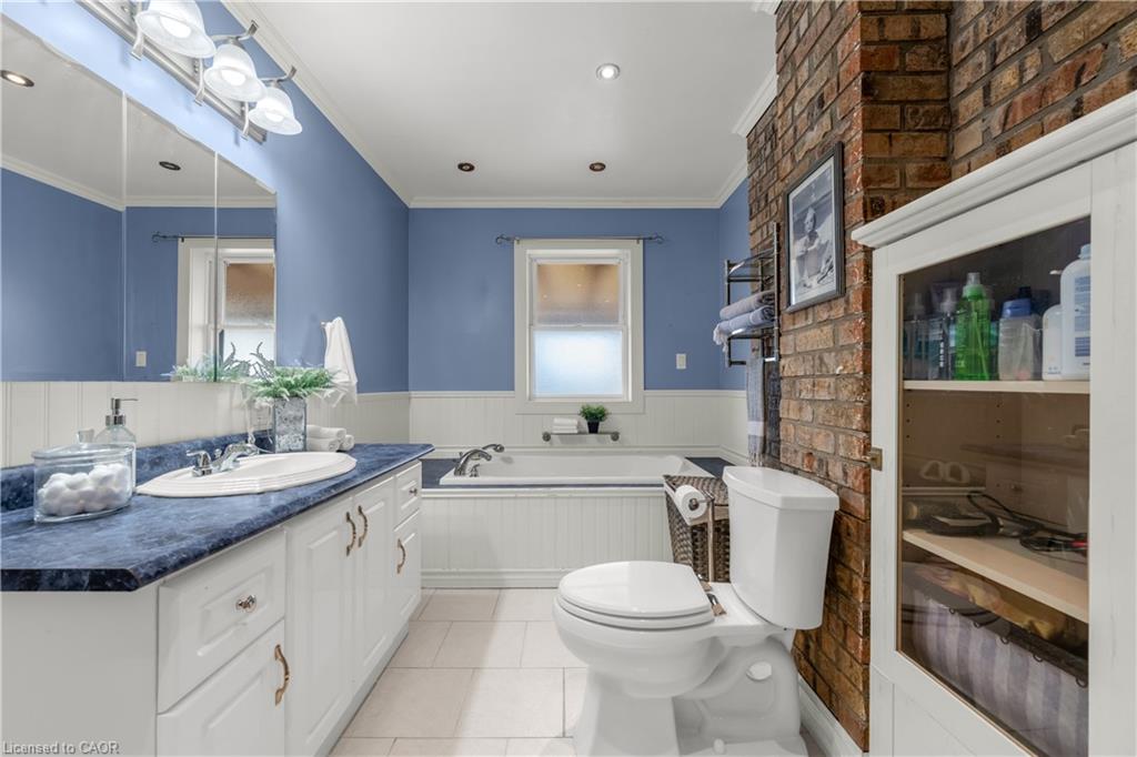 299 Caithness Street E Property Photo 17