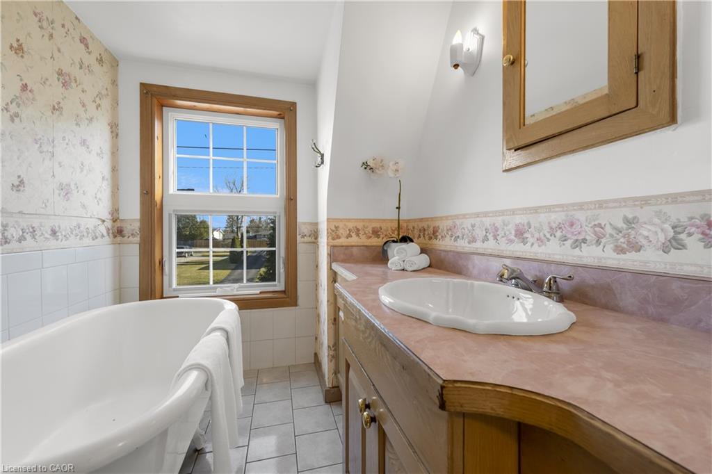 299 Caithness Street E Property Photo 20