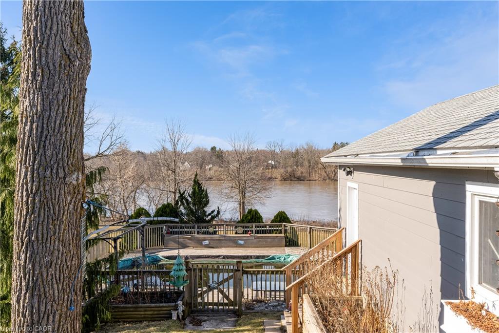 299 Caithness Street E Property Photo 28