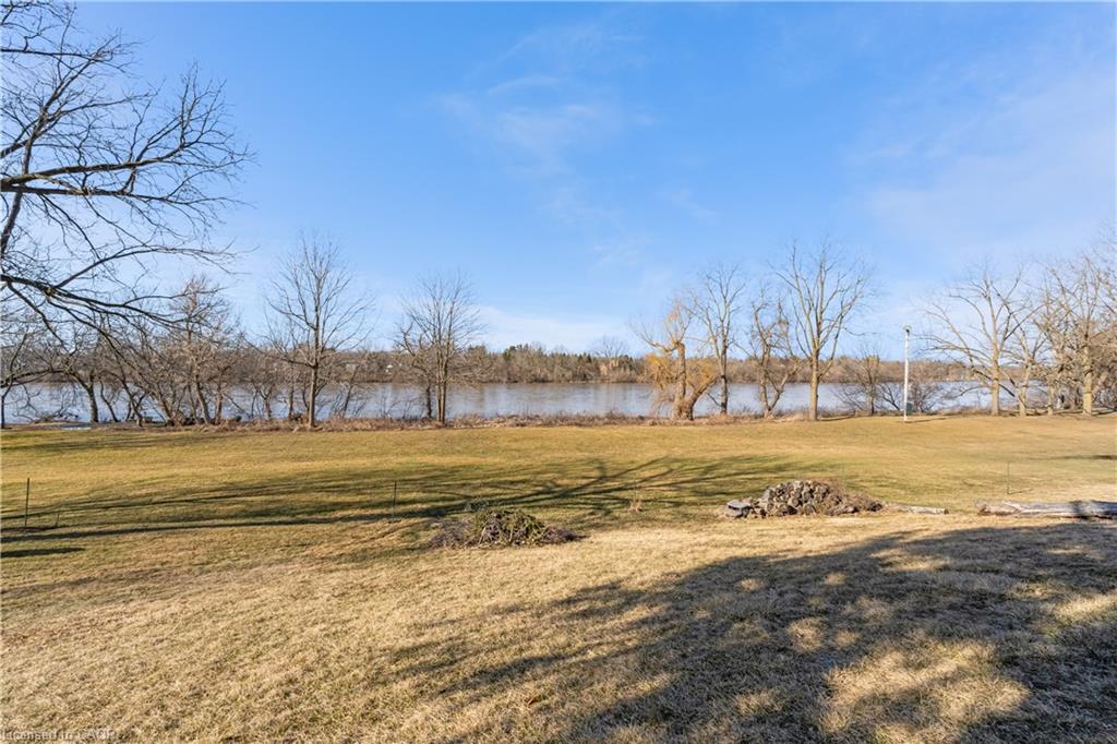 299 Caithness Street E Property Photo 33