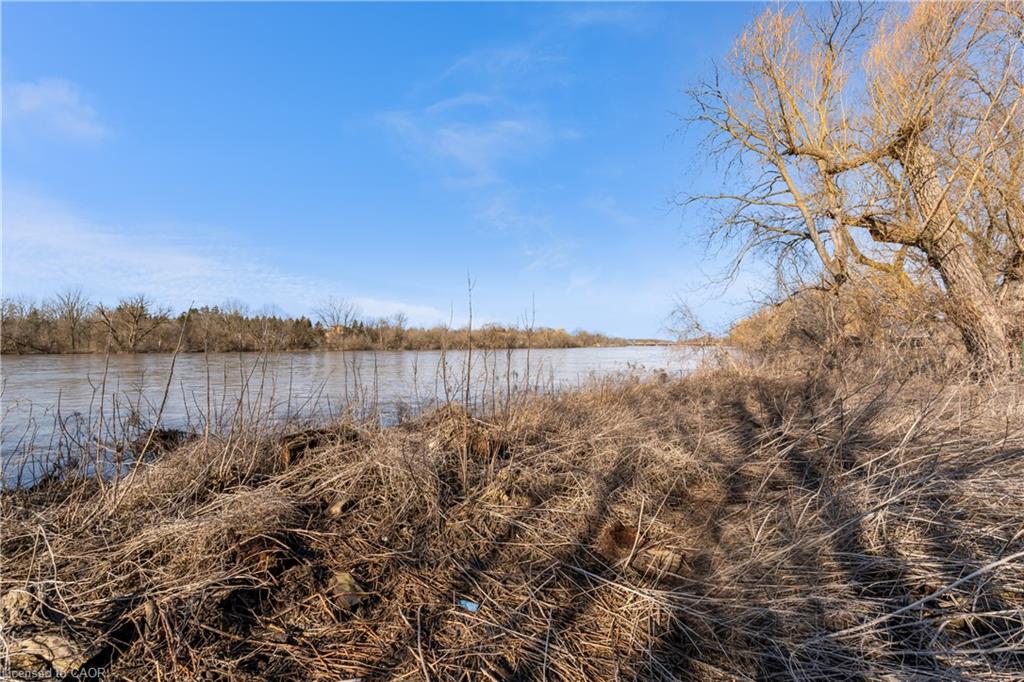 299 Caithness Street E Property Photo 34