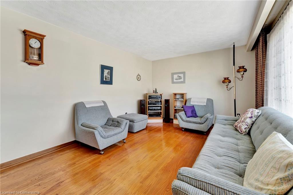 429 Norrie Crescent Property Photo 6