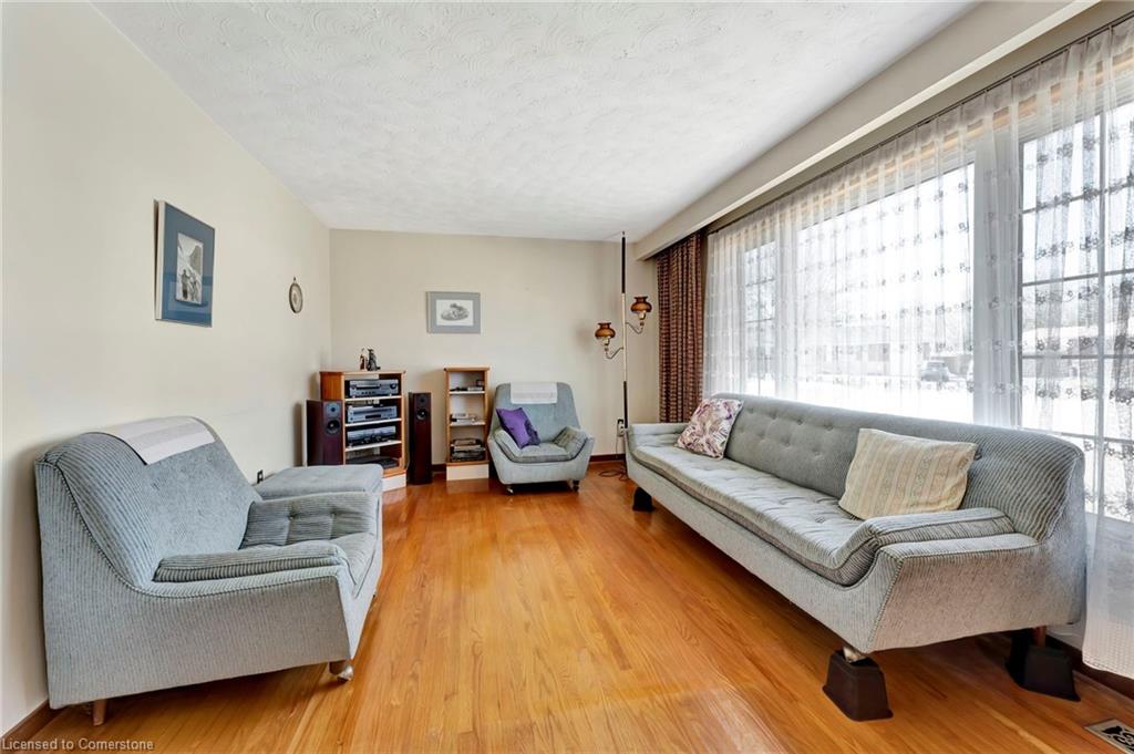 429 Norrie Crescent Property Photo 7