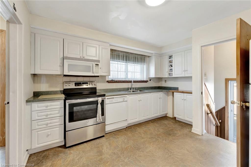 429 Norrie Crescent Property Photo 9