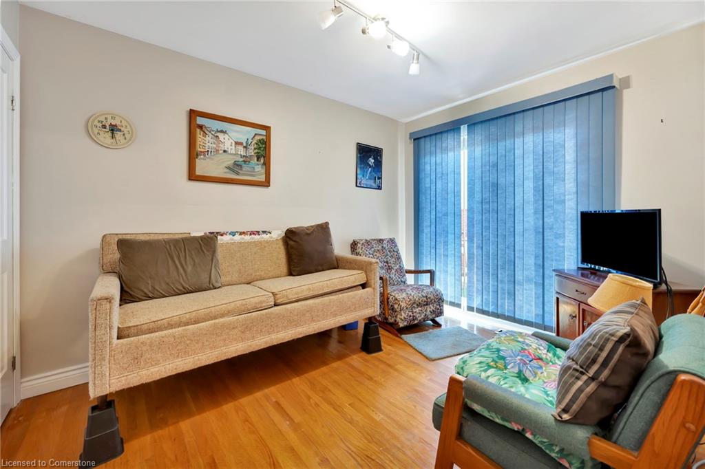 429 Norrie Crescent Property Photo 12