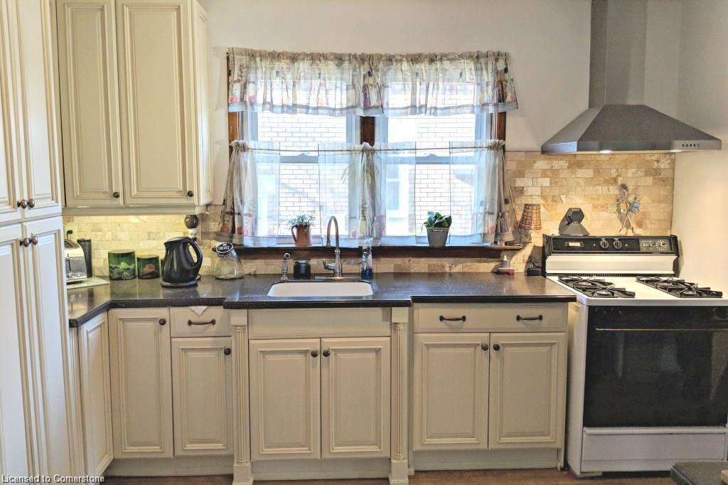 320 Guelph Street Property Photo 10