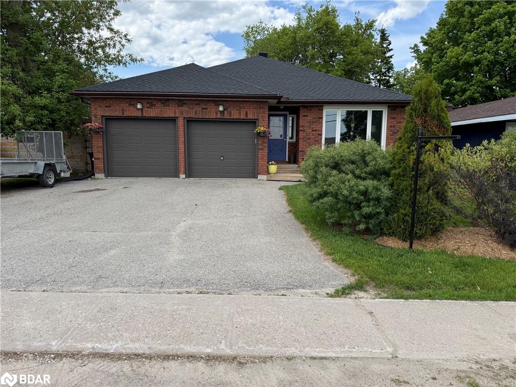172 Queen Street W