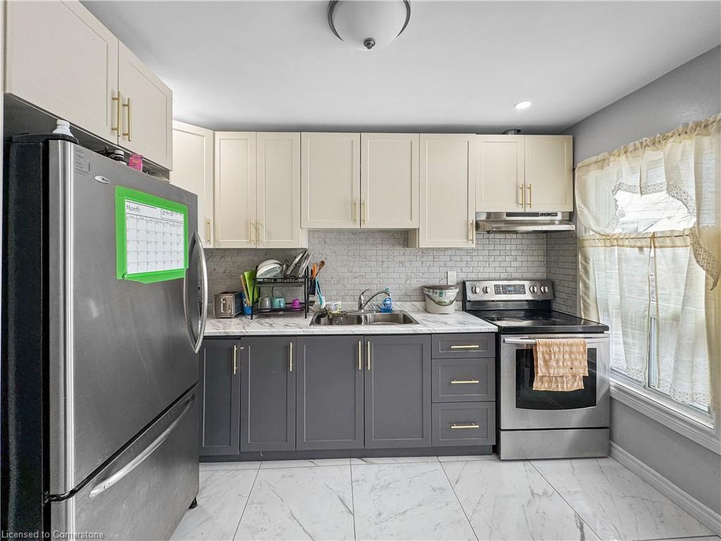 55 Connaught Avenue N Property Photo 4