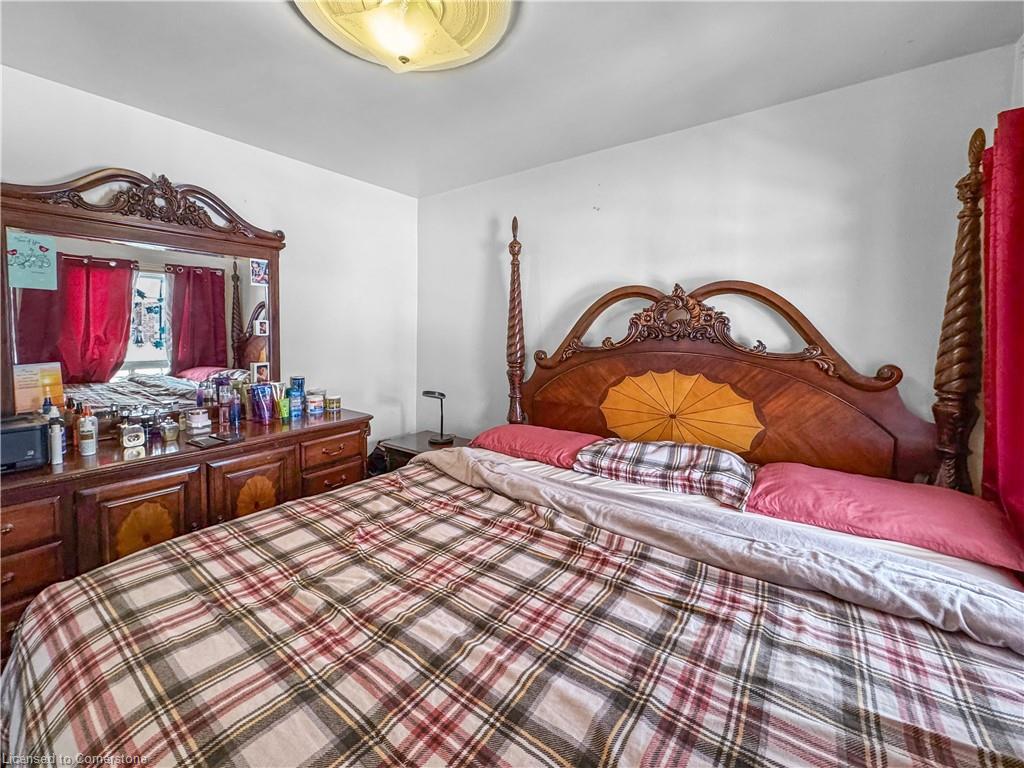 55 Connaught Avenue N Property Photo 8
