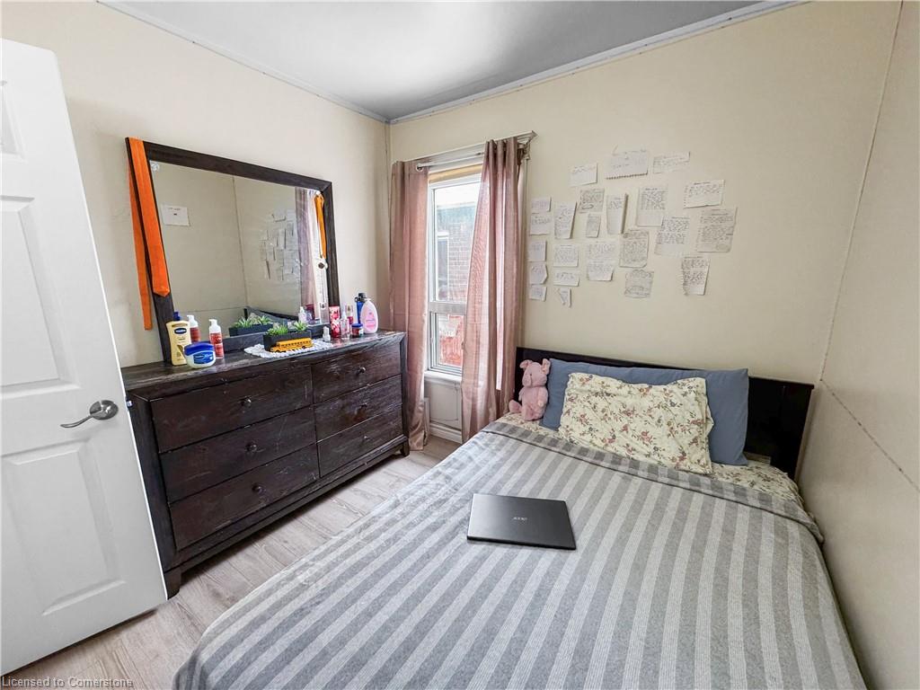 55 Connaught Avenue N Property Photo 9