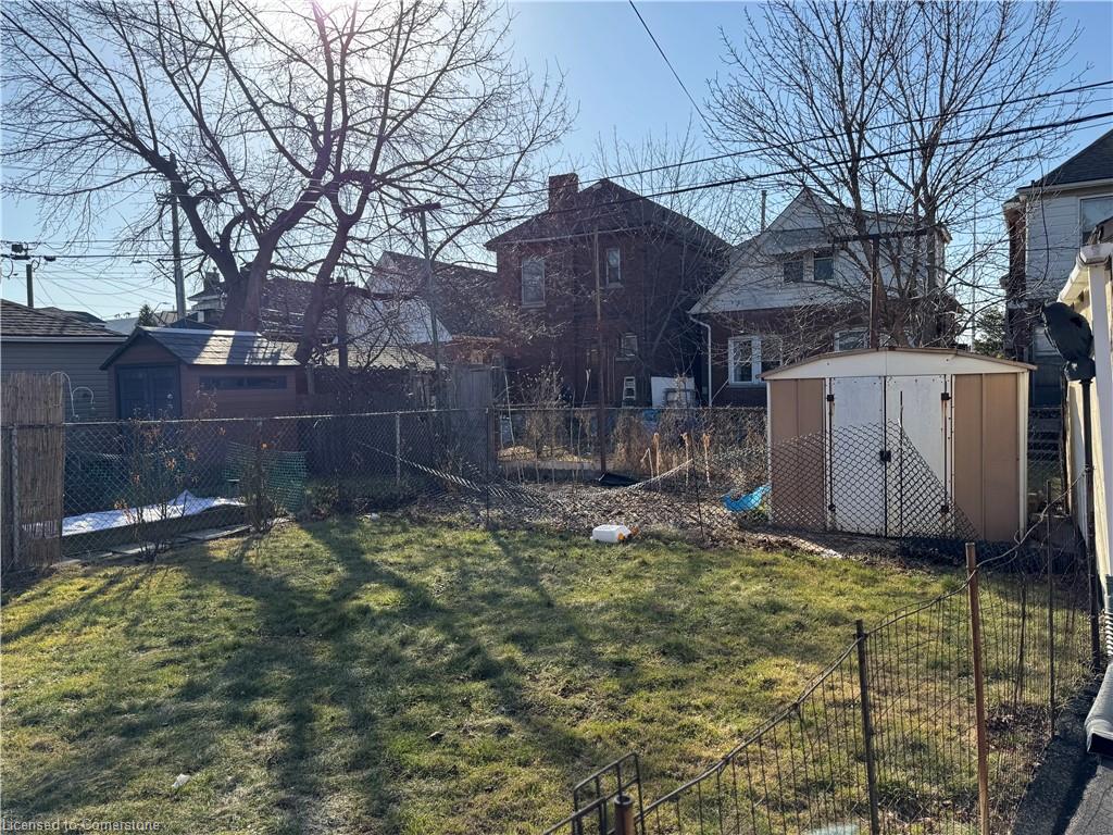 55 Connaught Avenue N Property Photo 14