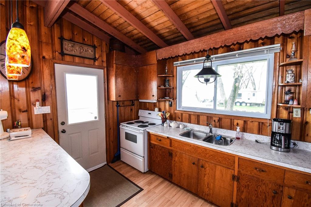 13 Erie Heights Line Property Photo 8