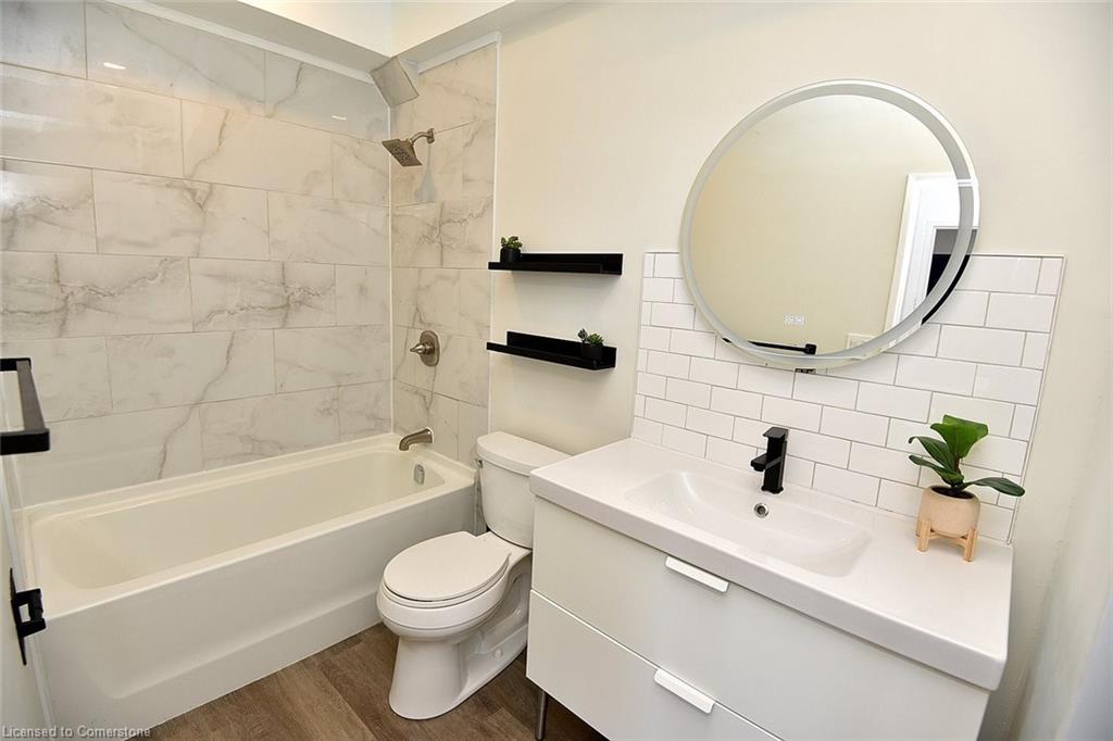 3305-150 Charlton Avenue E Property Photo 17