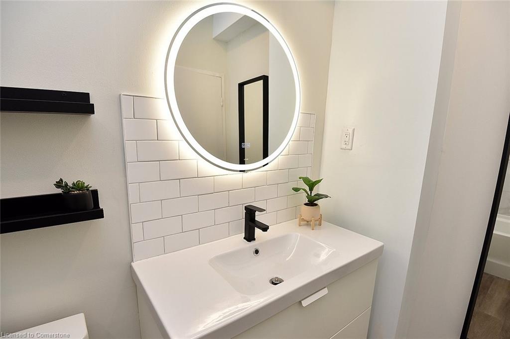 3305-150 Charlton Avenue E Property Photo 18