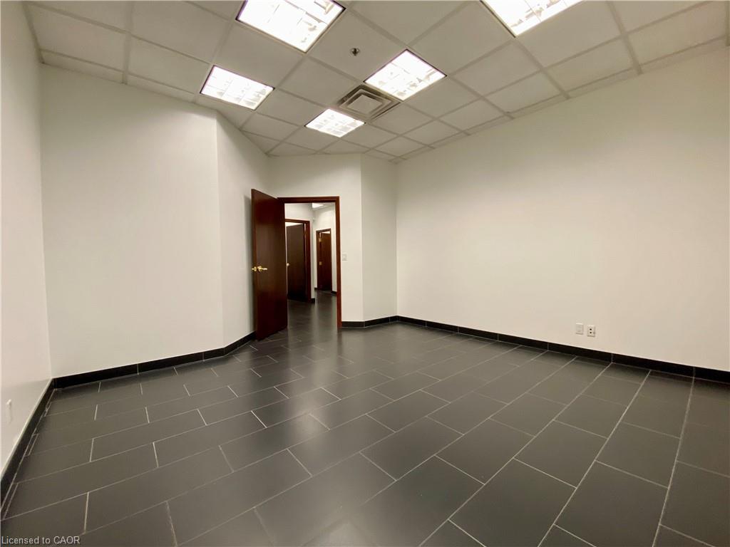 105-21 King Street W Property Photo 7