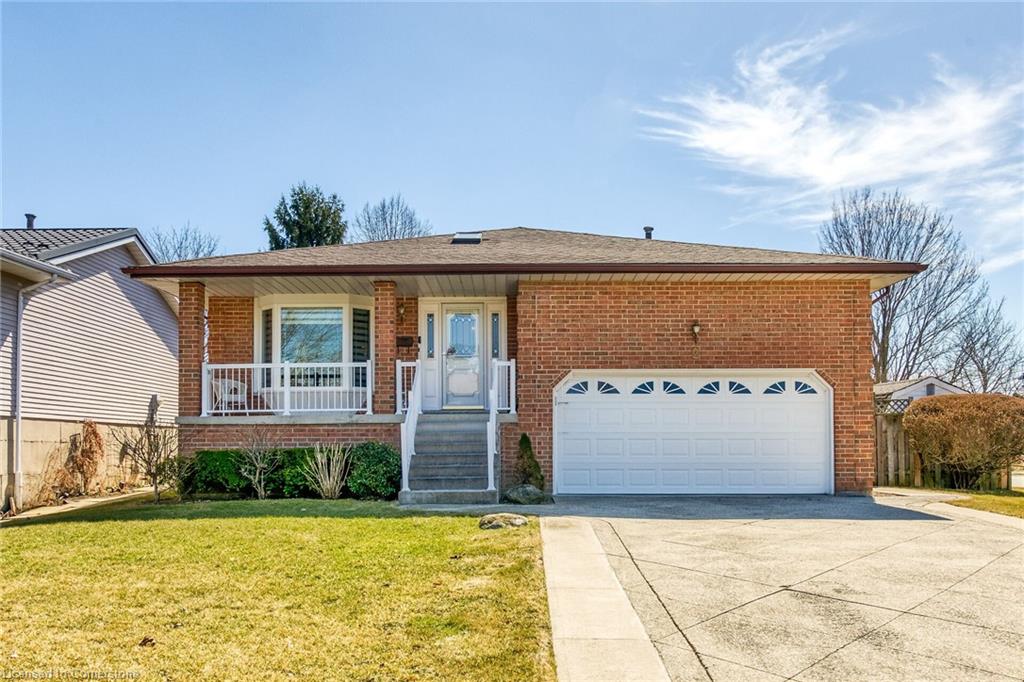 2 Clare Innis Crt Court Property Photo