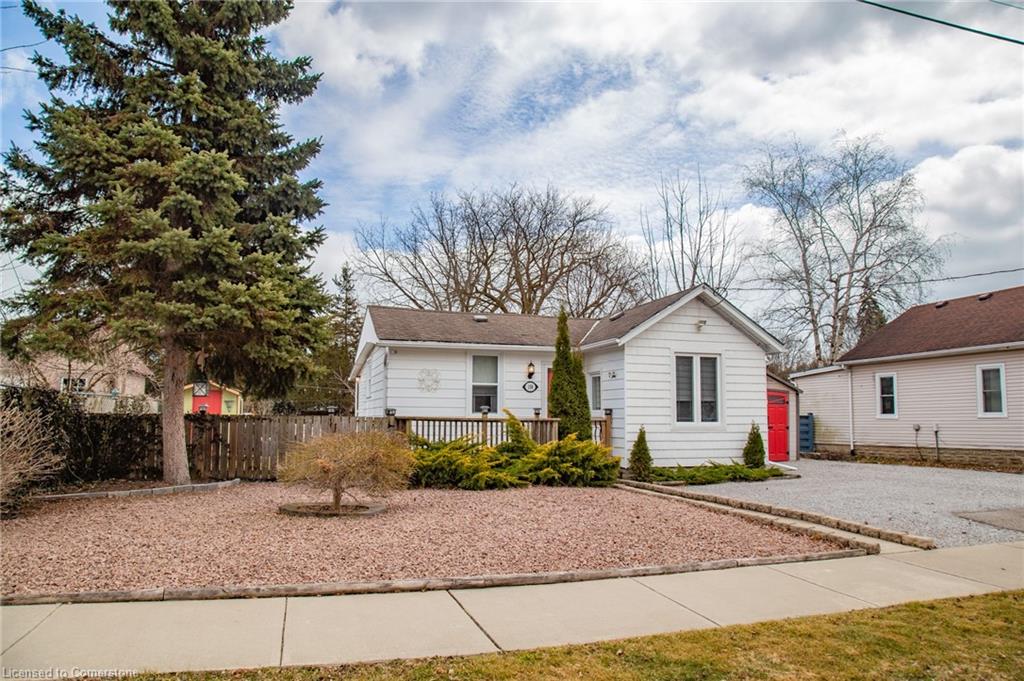 108 Mcnab Street E Property Photo 2