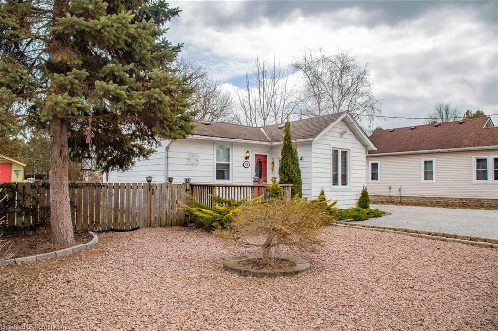 108 Mcnab Street E Property Photo 3