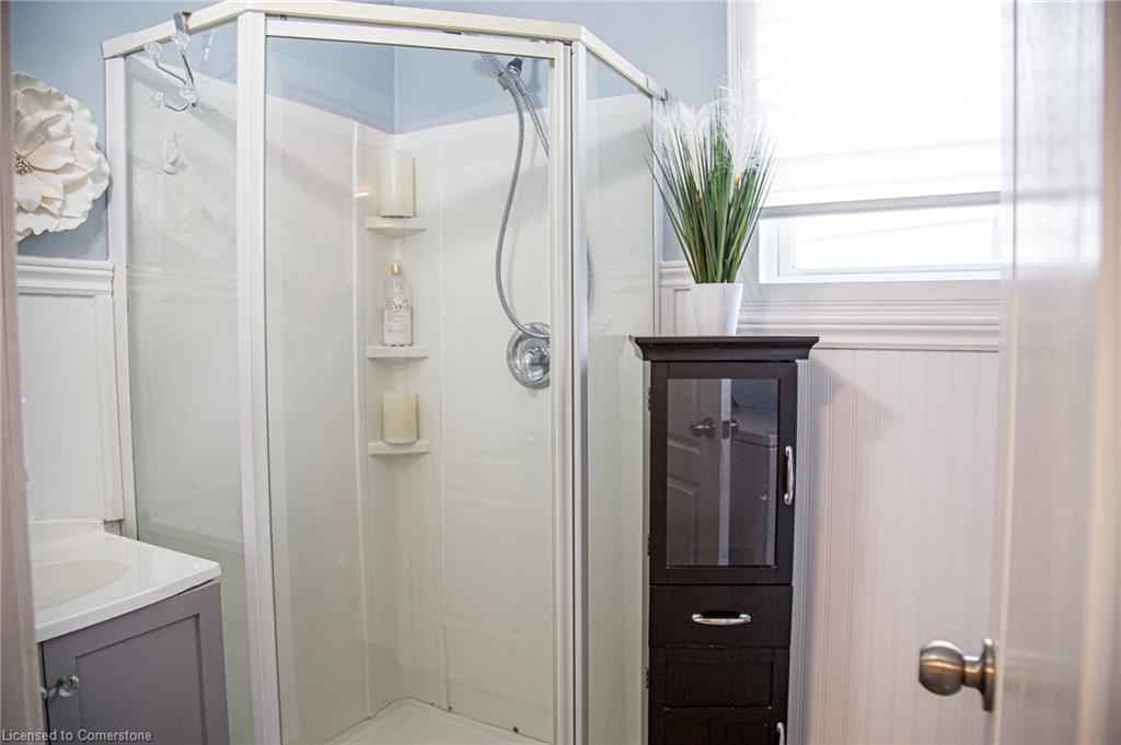 108 Mcnab Street E Property Photo 26