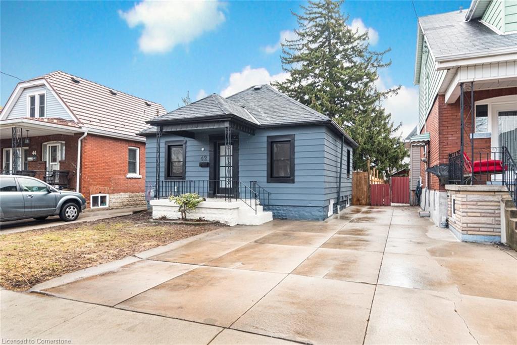 42 Cameron Avenue N Property Photo 1