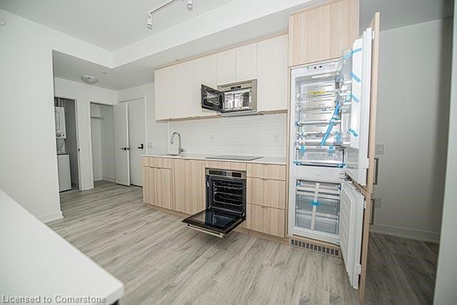 345-215 Lakeshore Road W Property Photo 2